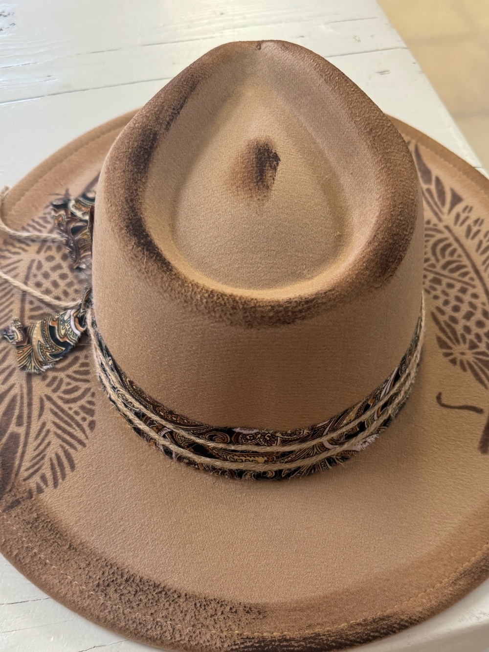 NWT Boho Western Festival Fedora Felt Wide Brimmed Hat Bandana Feather Detail - Picture 4 of 4